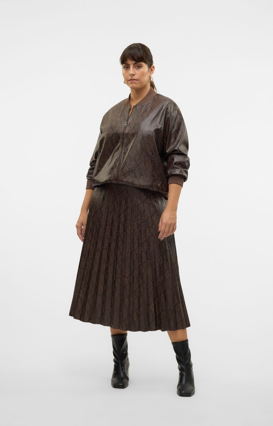 Plus size leather look pleated skirt hotsell