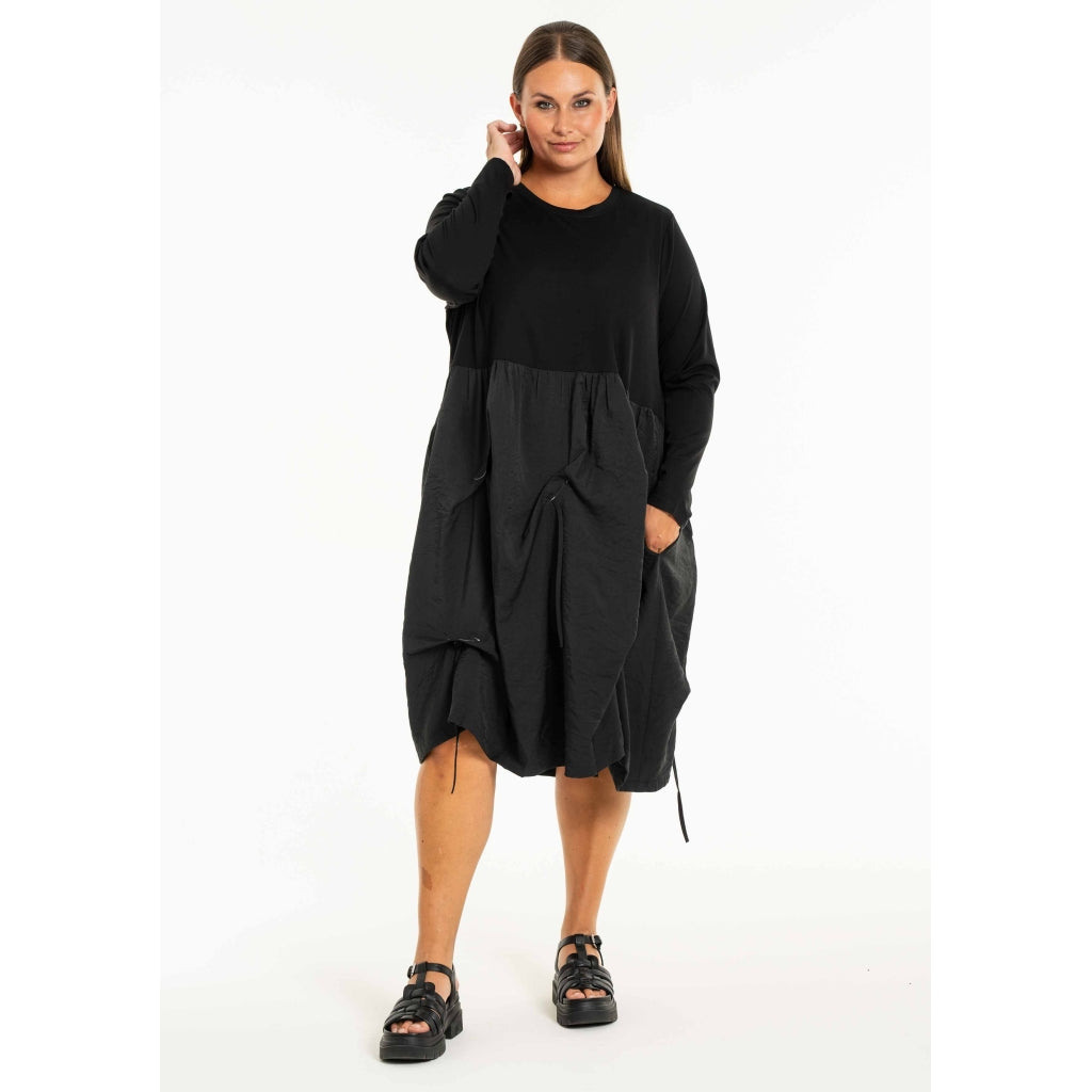 Gozzip Athie Black Dress