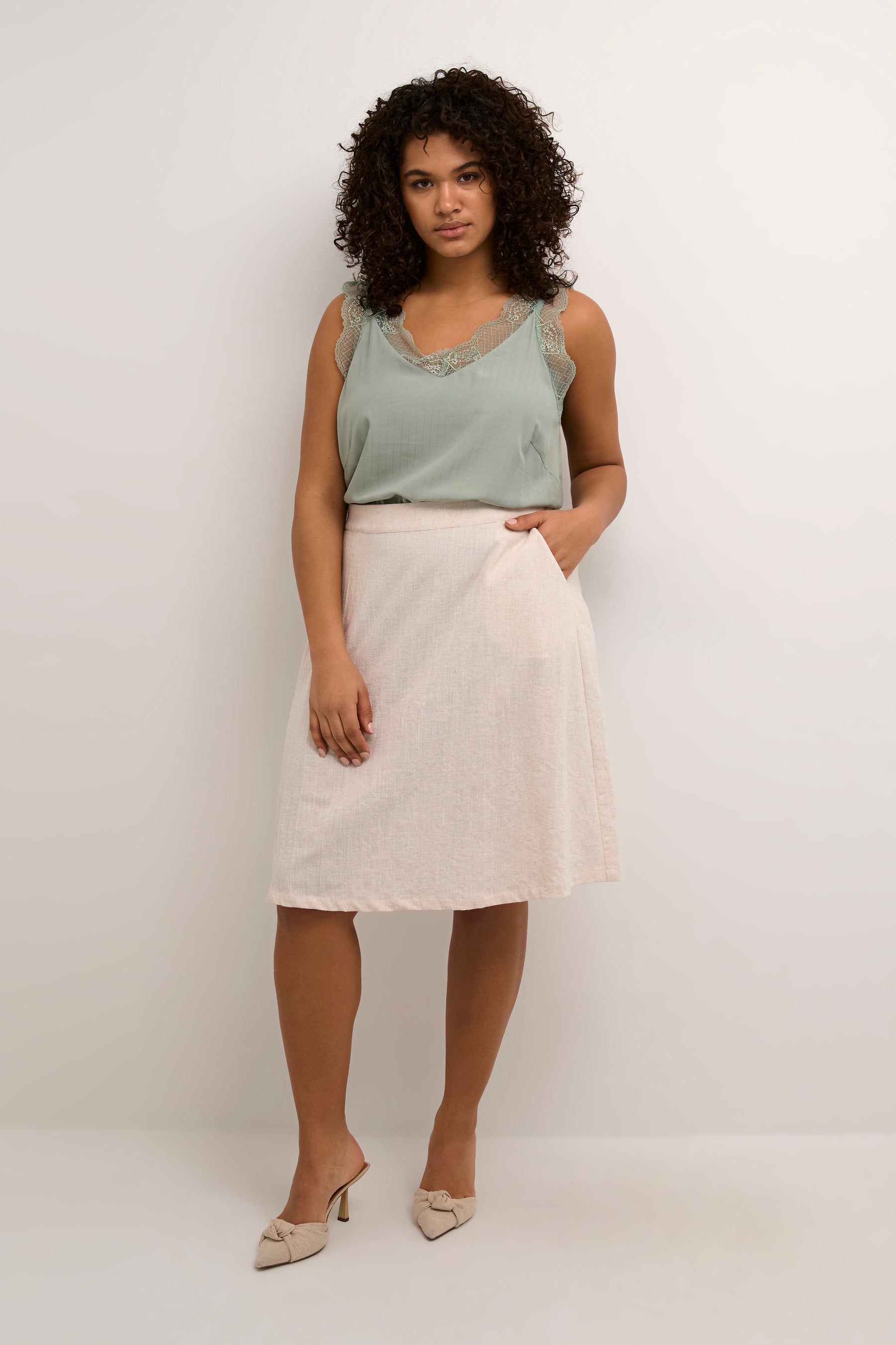 Kaffe Curve Niella Skirt in Beige