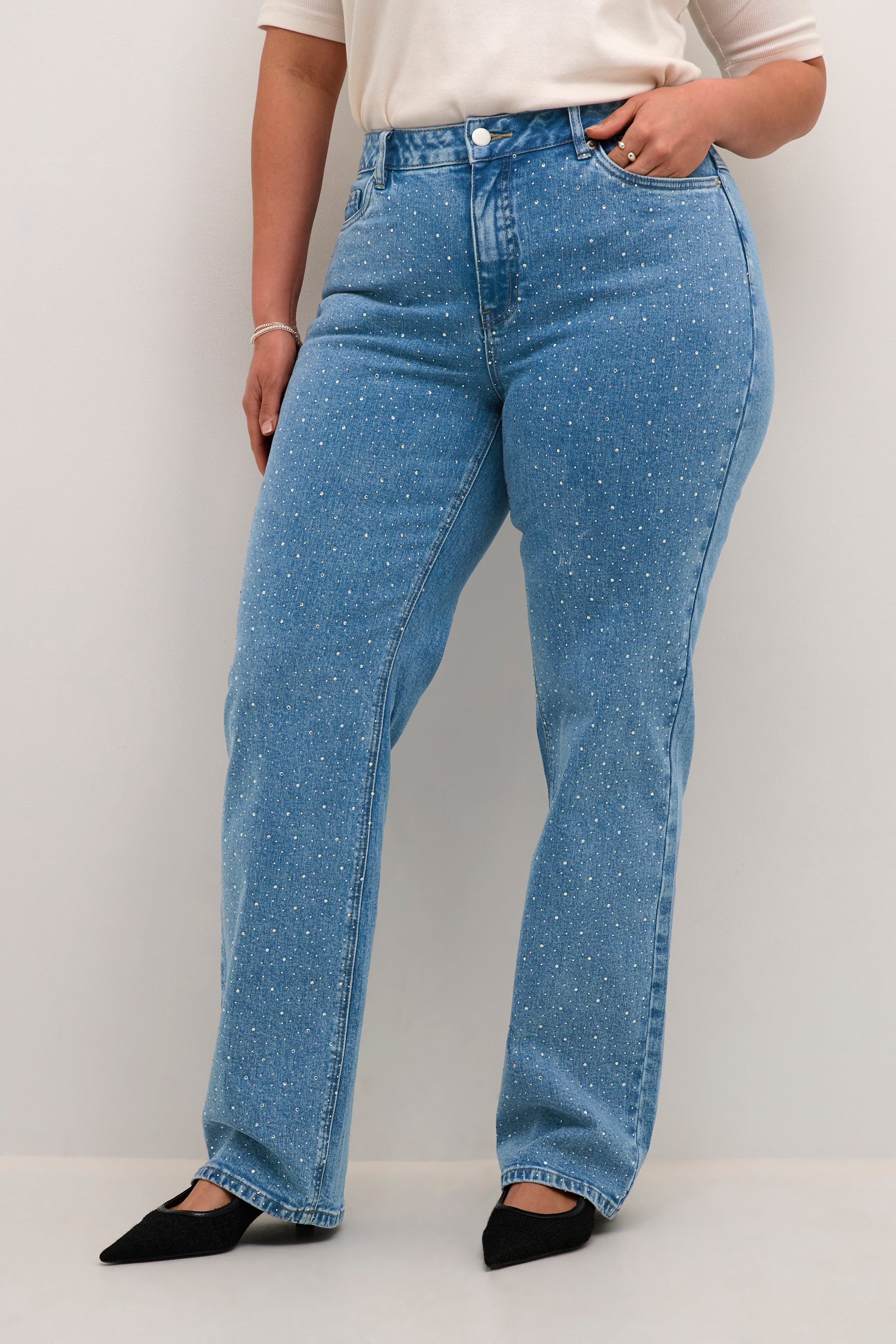 Kaffe Curve Thura Embellished Jeans in Blue