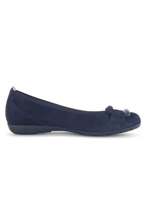 Gabor Buckle Pump in Navy