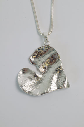 Iris Necklace in Silver