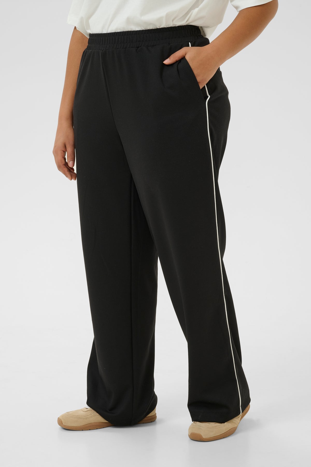 Kaffe Curve Jenna Trousers in Black