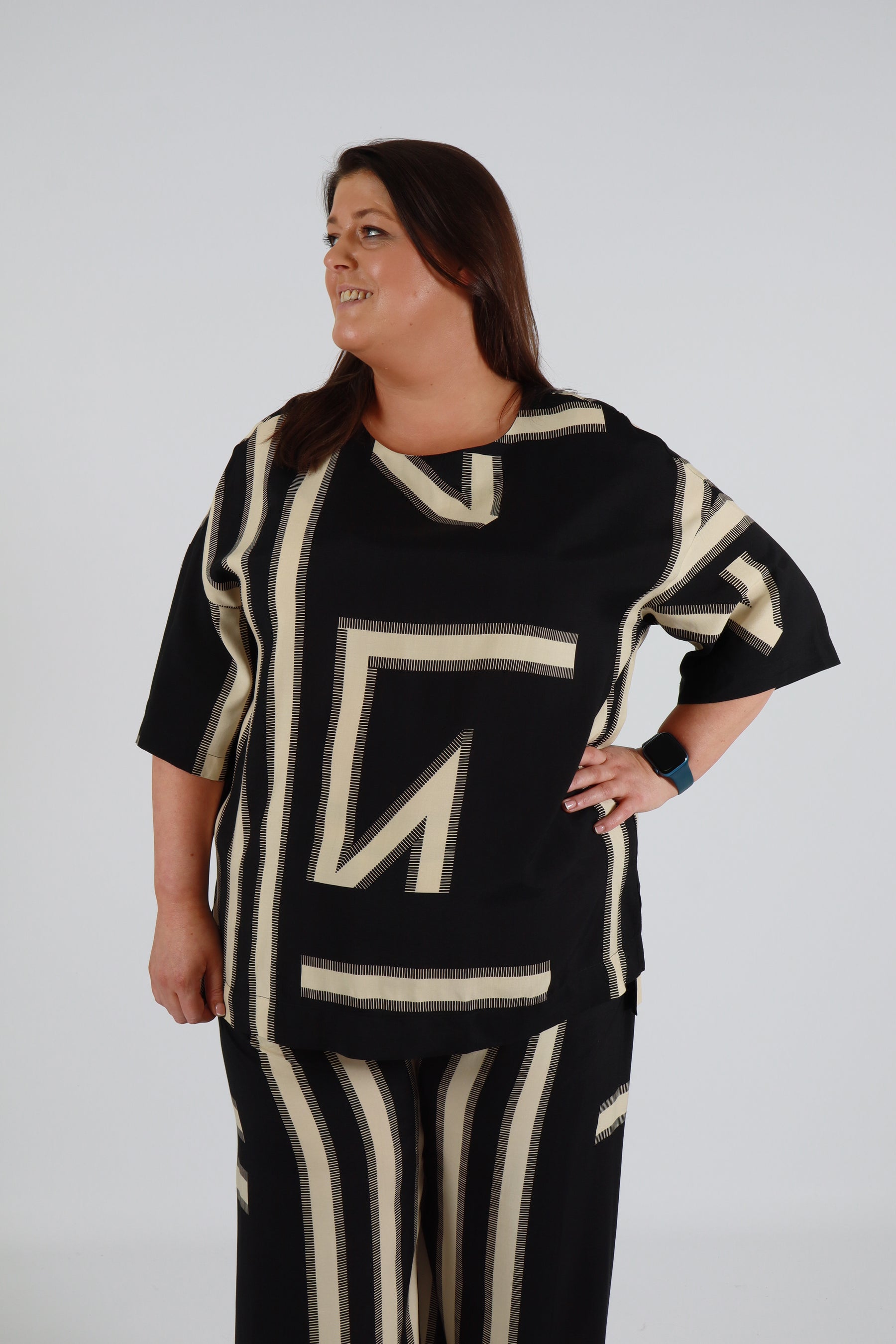 Mat Tunic in Black/Beige