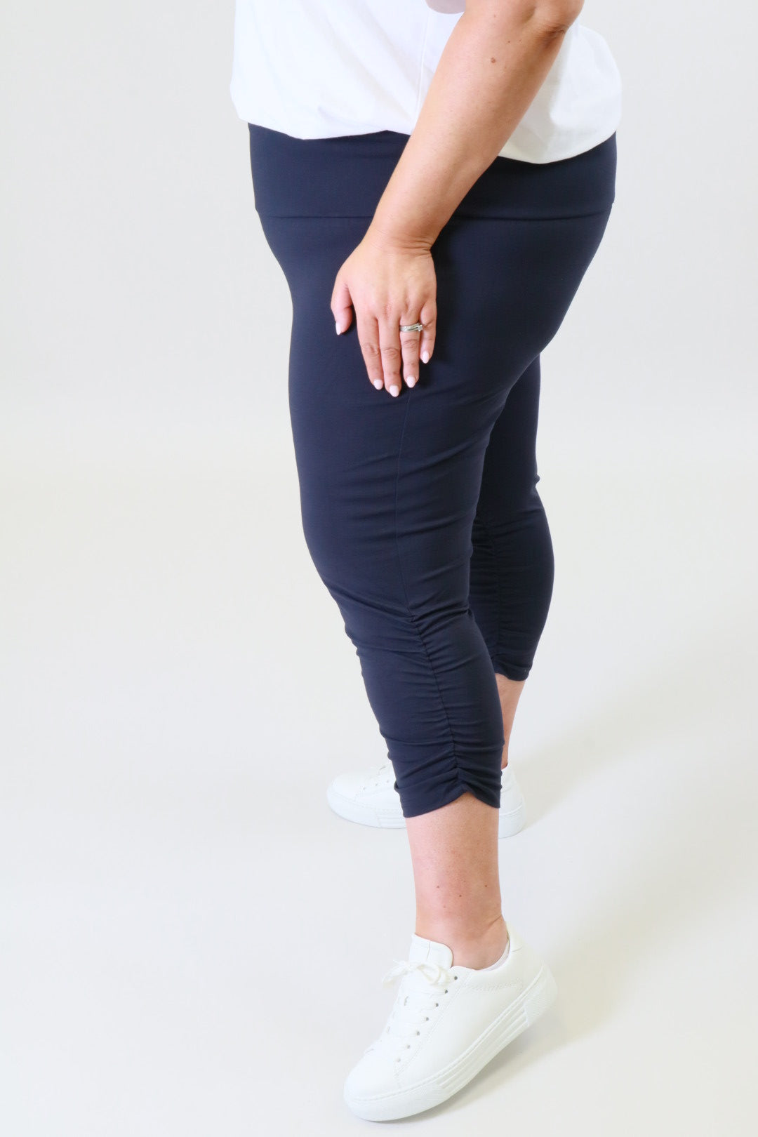 Mellomi Lara Ruched Leggings in Navy