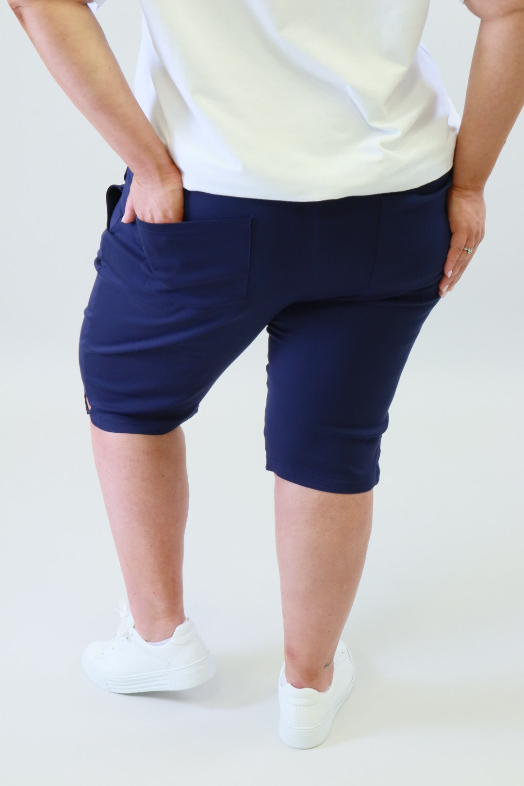 Mellomi Teagan Shorts in Navy