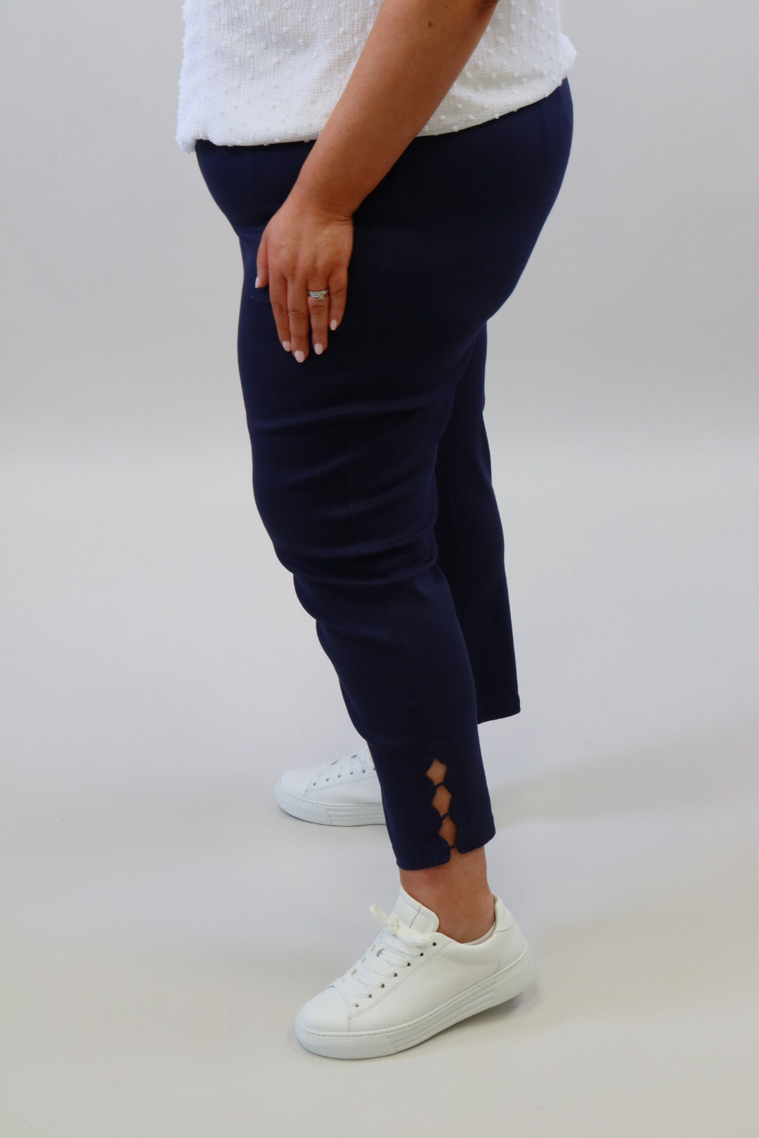 Mellomi Teagan Trousers in Navy