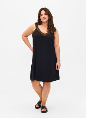 Zizzi Ali Lace Dress in Black