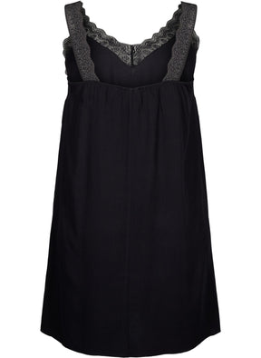 Zizzi Ali Lace Dress in Black