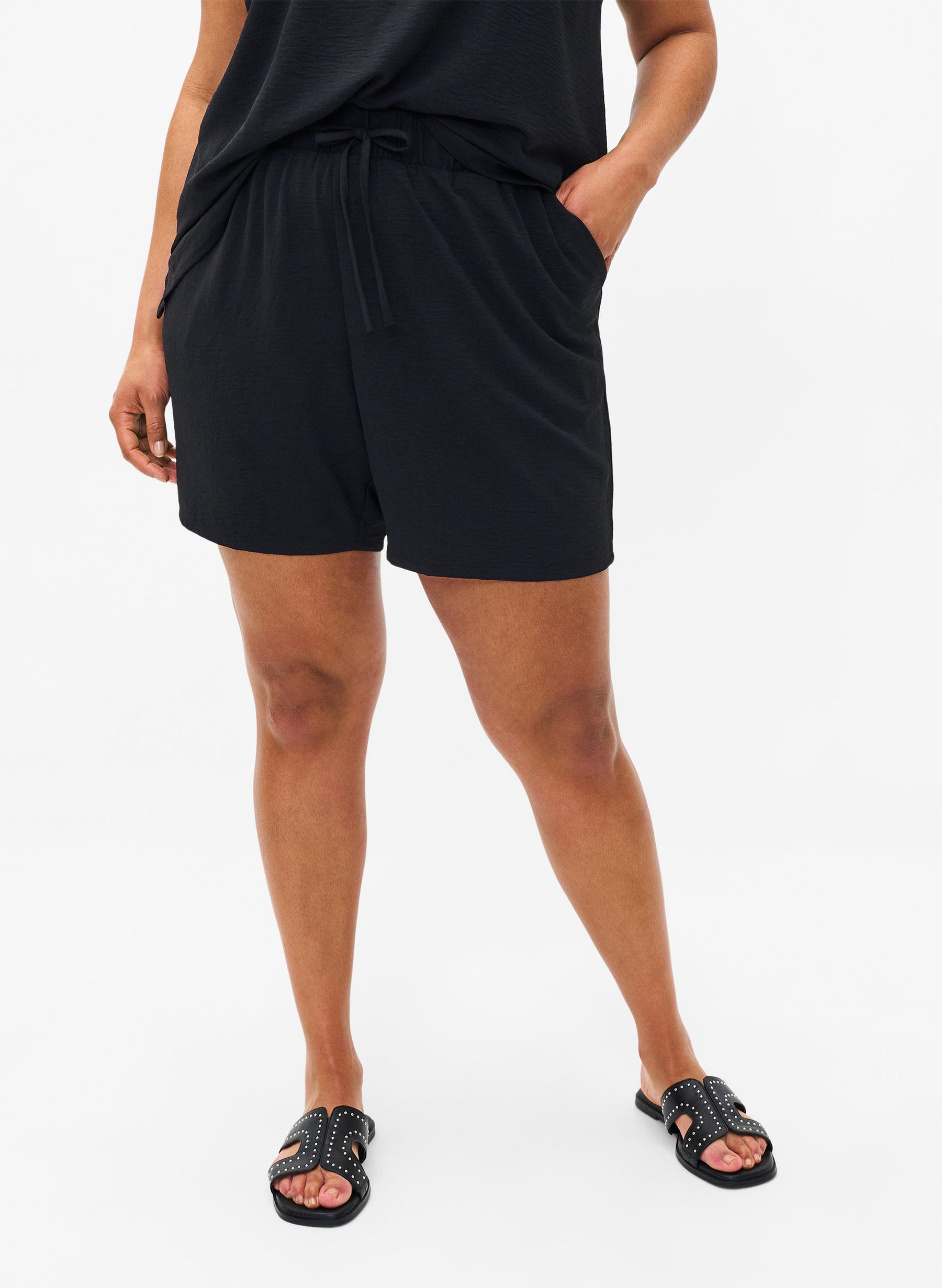 Zizzi Fikka Shorts in Black