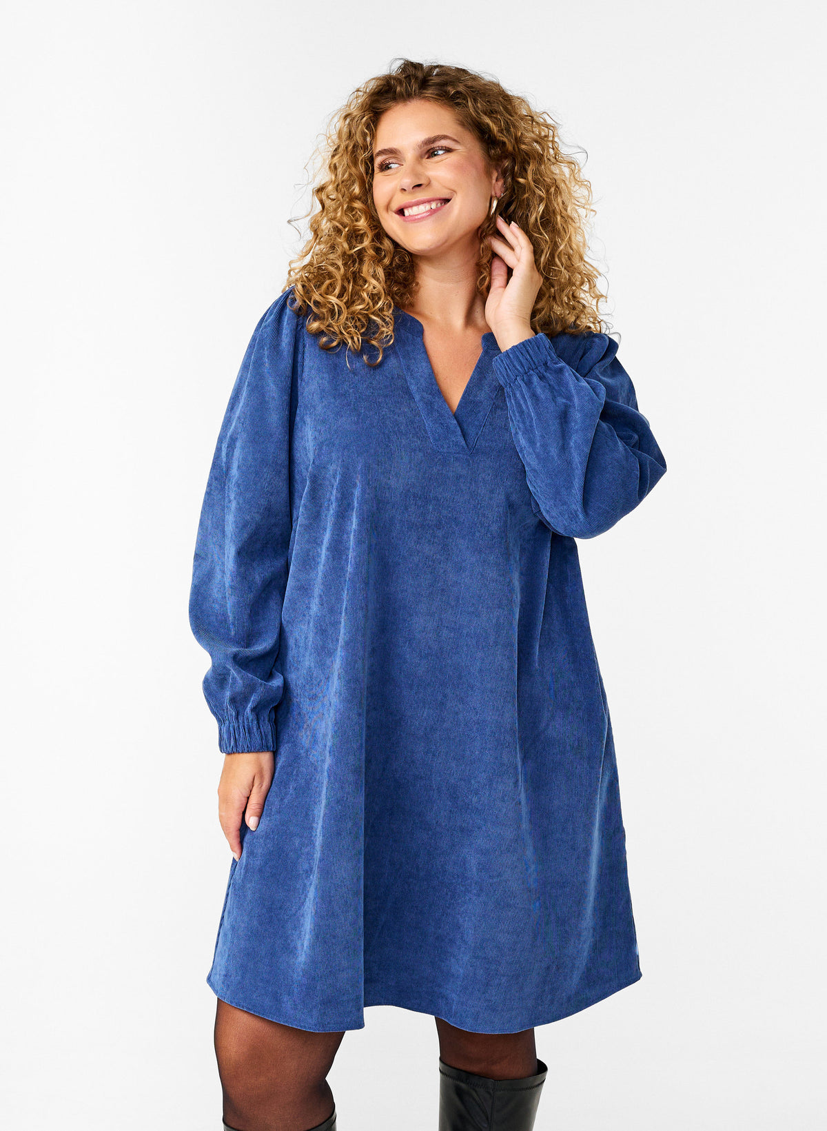 Zizzi Elena Velvet Dress in Blue