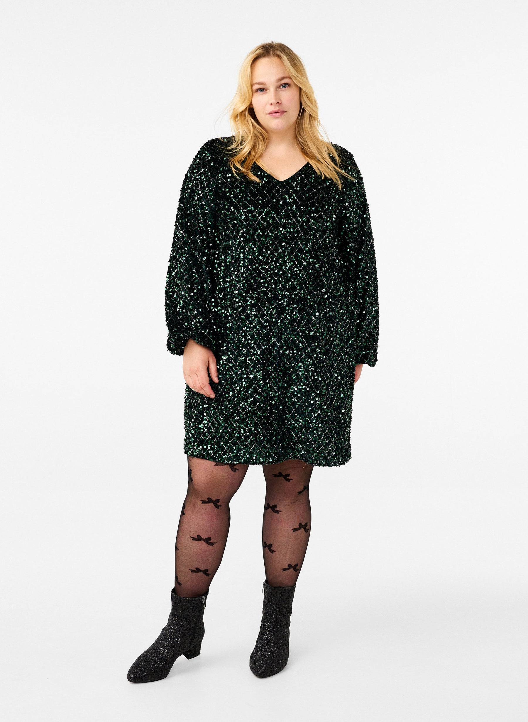 Zizzi Rutti Sequin Dress in Green