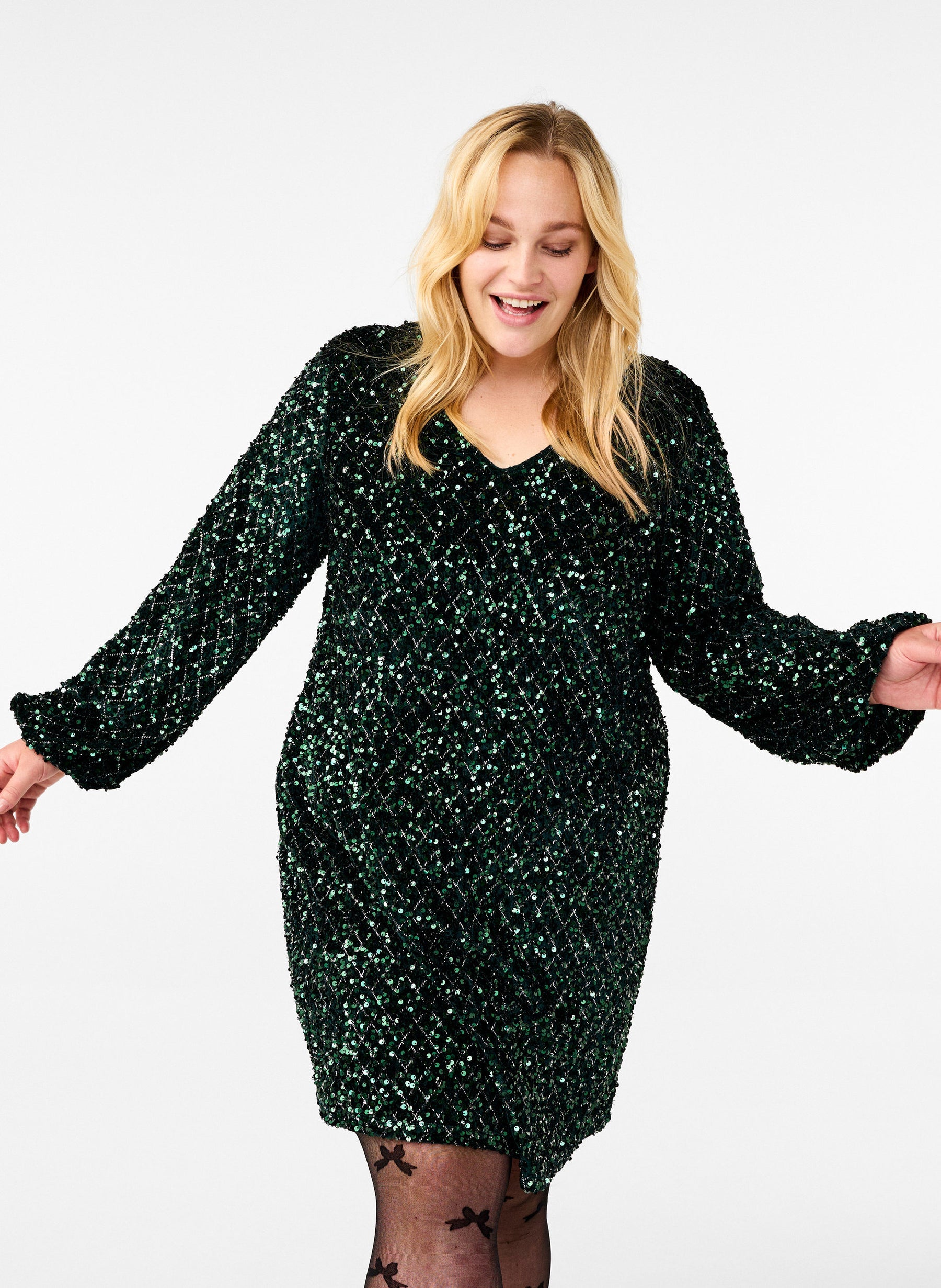 Zizzi Rutti Sequin Dress in Green