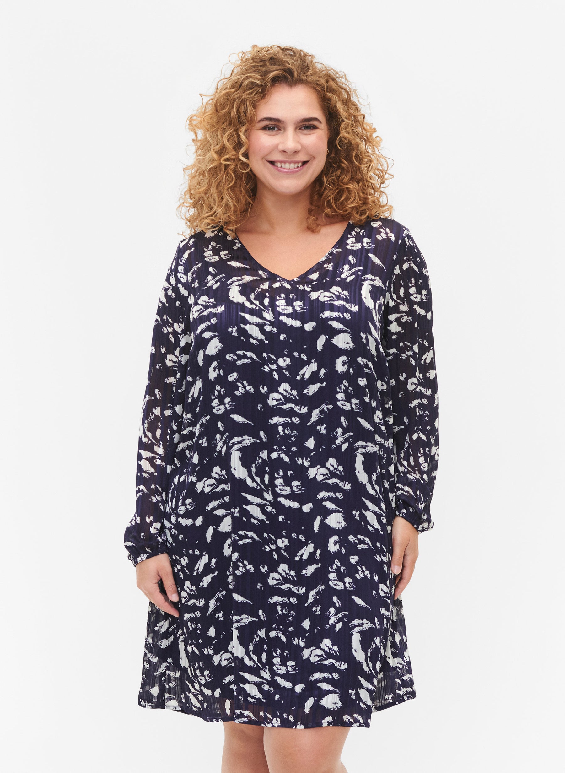 Zizzi Lucy Dress in Leaf Print, Plus Size Clothing